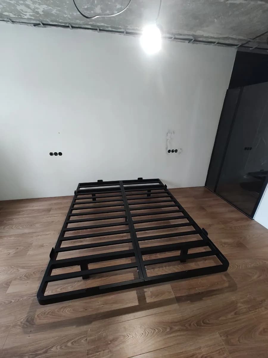 Парящая кровать 140×200 в детской комнате