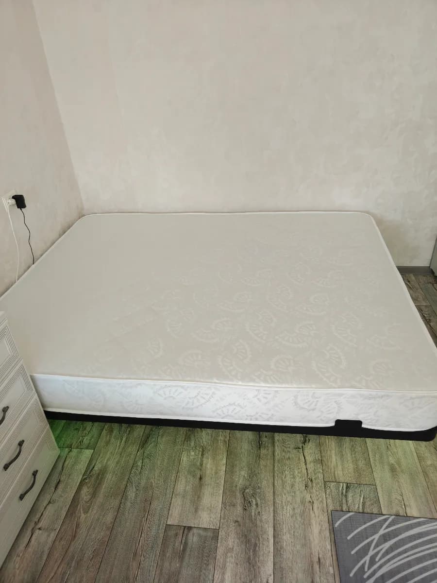 Парящая кровать 160×200 в интерьере